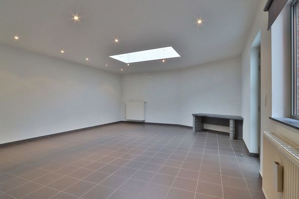 Woning met 2 slpks en terras in Melsele te huur! - Photo 1