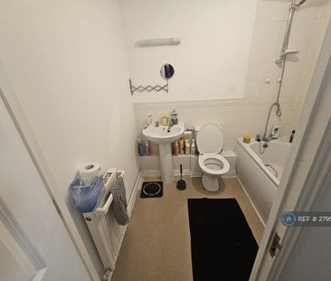 1 bedroom in a house share to rent - Photo 3