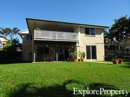 Large Family Home! - Photo 3