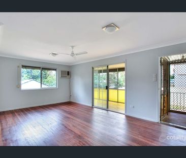 4 BEDROOM FAMILY HOME WITH SPACIOUS OPEN KITCHEN DINING AND SEPARAT... - Photo 1