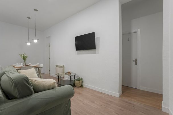 Cozy Room in the Heart of Madrid - Photo 1