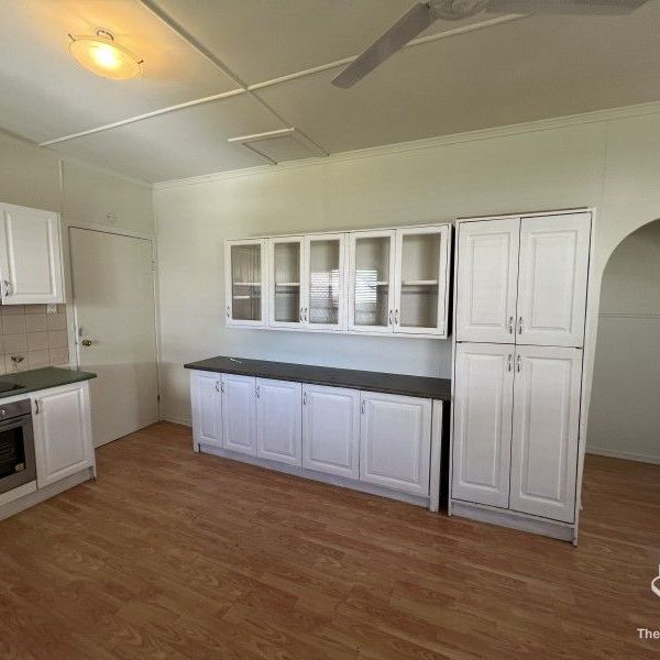 Homely 3 Bed Cottage with Big Yard in ideal Ipswich location. - Photo 1