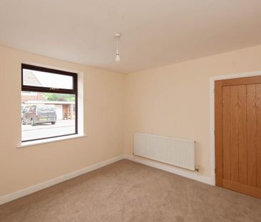 3 bedroom end of terrace house to rent - Photo 4