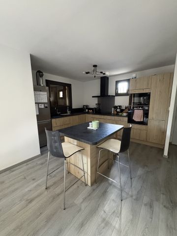 Location Maison 3 pièces 74m² ST AMANT TALLENDE 63450 - Photo 3