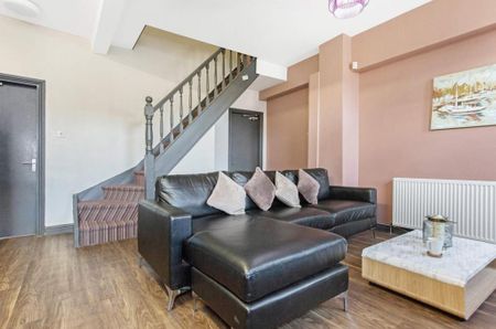 4 bedroom flat to rent - Photo 2