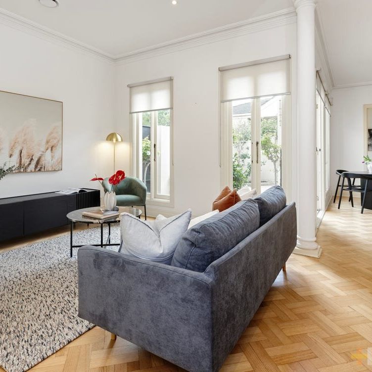 PRIVATE & TRANQUIL LIVING IN THE HEART OF BRIGHTON - Photo 1