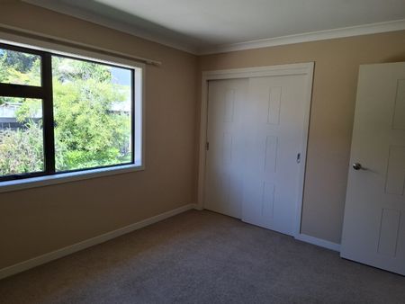 Discover comfort and convenience in this four-bedroom, two-bathroom home located on Bryce Street - just a short stroll from Cambridge’s town centre. - Photo 3