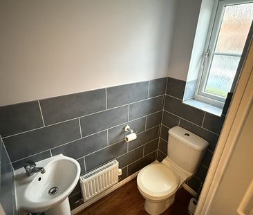 2 Bed End Terrace, Surrey Drive, CV3 - Photo 5