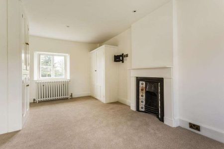 Four bedroom semi-detached property. - Photo 5