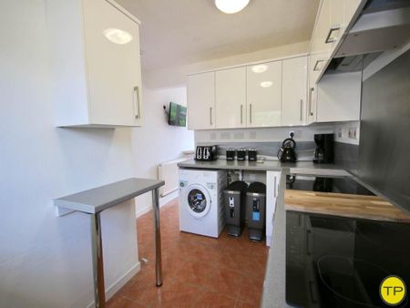 1 bedroom in a house share to rent - Photo 5