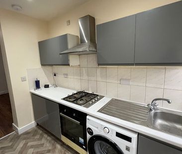 2 Bed Flat, Dersingham Avenue, E12 - Photo 1