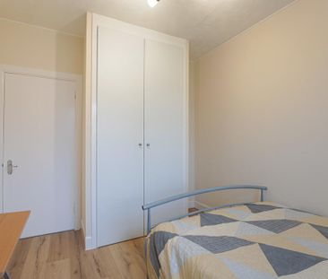 3 bedroom flat to rent - Photo 6