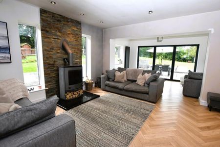 4 bedroom detached house to rent - Photo 2