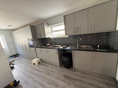 1 bedroom in a house share to rent - Photo 4