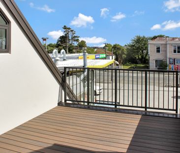 Stylish Near New Three Bedroom Townhouse - Photo 5