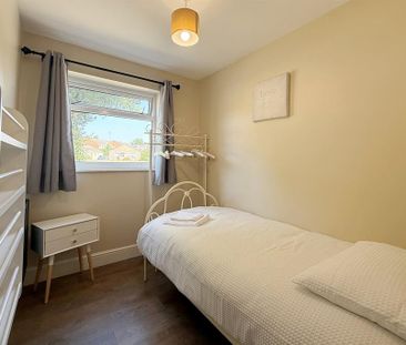 3 bedroom semi-detached bungalow to rent - Photo 4