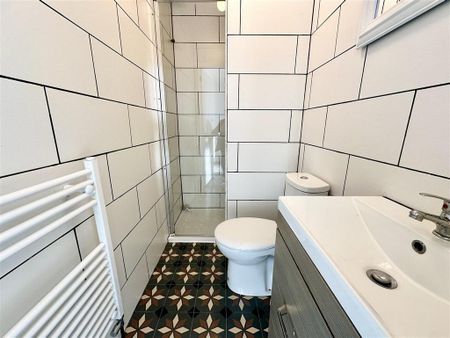 2 bedroom terraced house to rent - Photo 2