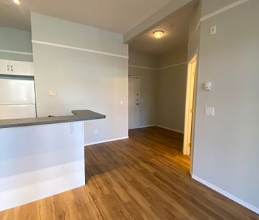 Spacious 1 Bedroom + Den in the Beltline – Available Immediately - Photo 2