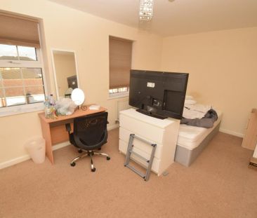 6 bedroom terraced house to rent - Photo 4