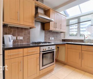 4 bedroom townhouse to rent - Photo 5