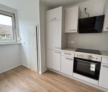 Großzügige renovierte 3-Zimmer-Wohnung mit Einbauküche – Hamm - Photo 4