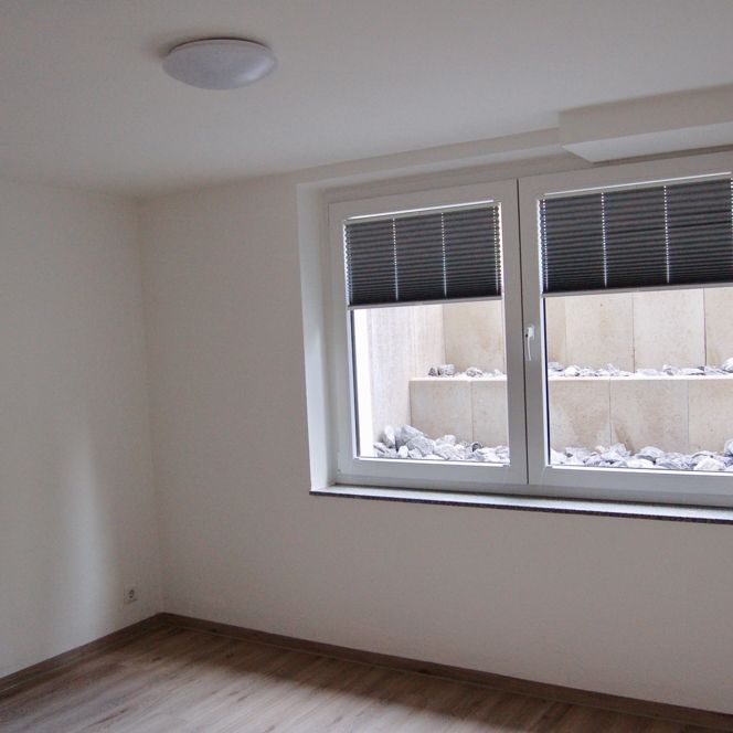 Souterrainwohnung 2,5 Raum mit separatem Eingang u. Einbauküche, Einzugsfertig ! - Photo 1