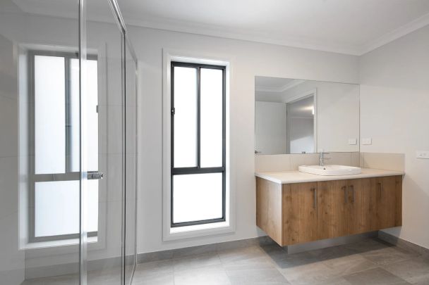 Peaceful living in Huntly, in large family home - Photo 1