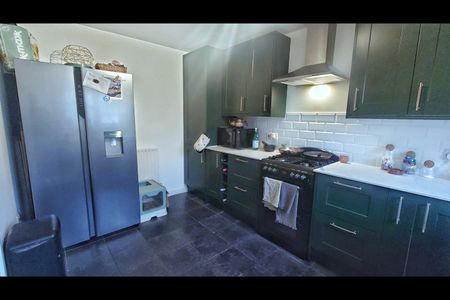 2 Bed Terraced House, Marchant St, SE14 - Photo 2