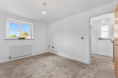 3 bedroom semi-detached house to rent - Photo 2