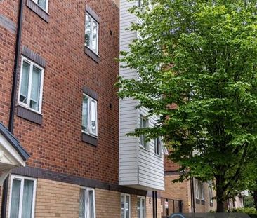 1 bedroom in a flat share to rent - Photo 3