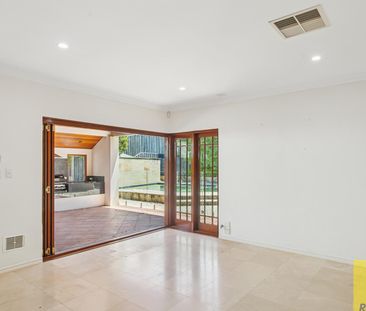 Executive Family Home, with a Pool - Photo 2