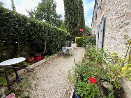 Location Appartement 3 pièces 98m² - Photo 2