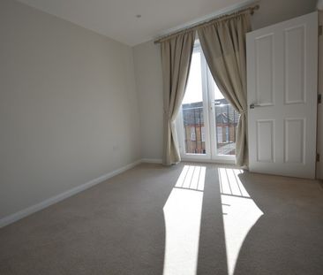 61 Chalvey Road East, Slough, Berkshire,SL1 - Photo 1