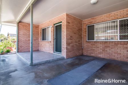 Tidy Modern Unit - Minutes from the CBD - Photo 5