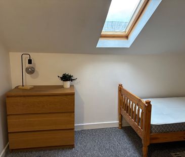 Studio Flat, Tempest Road, LS11 - Photo 3