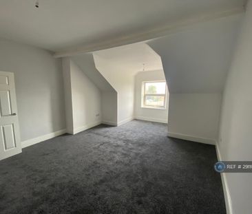 3 bedroom flat to rent - Photo 3