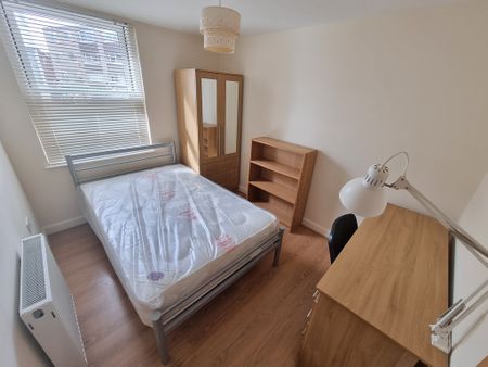 2 Bed Student Accommodation - Photo 3