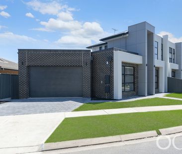 Open the Door To Contemporary Coastal Luxury - Photo 1