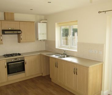 3 bed Semi-Detached - To Let - Photo 3