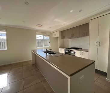 Luxurious & Large Home! - Photo 3