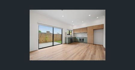 Stunning 2 Bedroom, 2 Living Room New Town Residence! - Photo 2