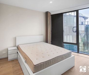 Furnished Luxurious Apartment! - Photo 2