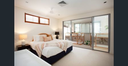 3 bedroom beach house with pool and parking close to the beach - $3,000 a week fully furnished - Photo 2