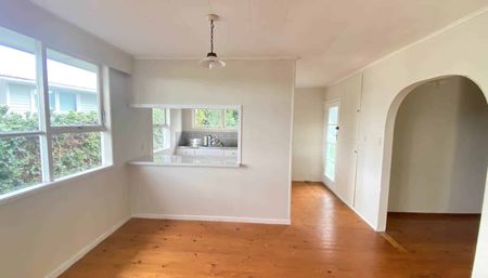 Three bedroom house in Pakuranga - Photo 4