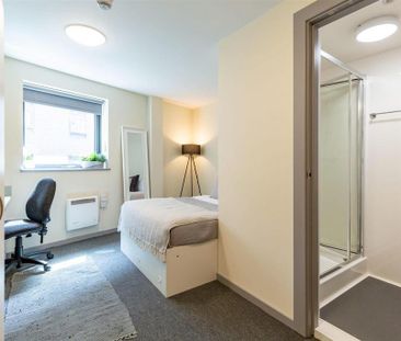 1 bedroom in a flat share to rent - Photo 6