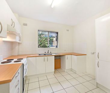 Beautifully Updated Apartment &ast;&ast; Available 24&sol;10&sol;24 &ast;&ast; - Photo 3