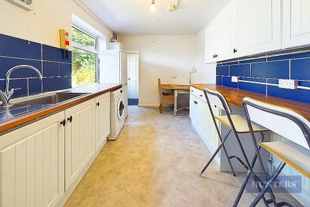 4 bedroom semi-detached house to rent - Photo 3