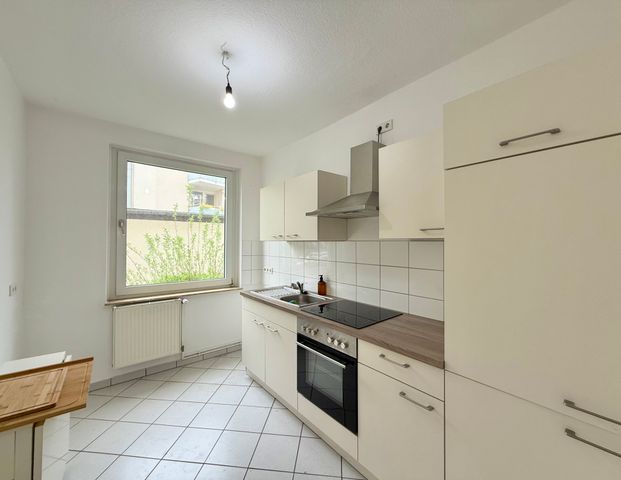 Moderne, helle & großzügige 2,5- bis 3-Zimmer-Wohnung mit 2 Balkonen + Garage in zentraler Lage - Photo 1