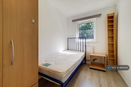 3 bedroom semi-detached house to rent - Photo 4