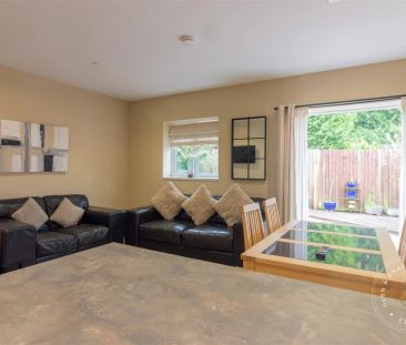 2 Bedroom Flat - Photo 3
